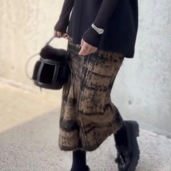 Zara Plaid Jacquard Knit Pencil Skirt and Mock Neck Top Set - Med. - Picture 3 of 12